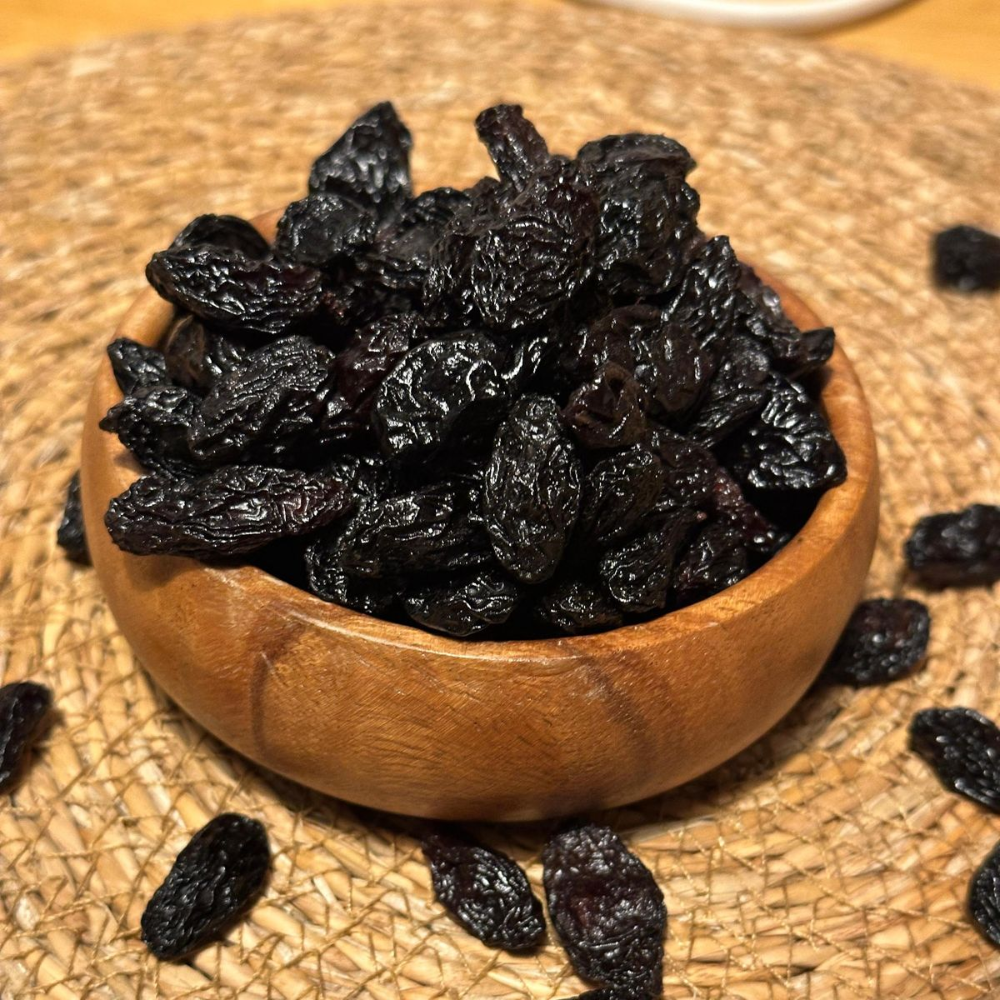 Dry Grapes Black